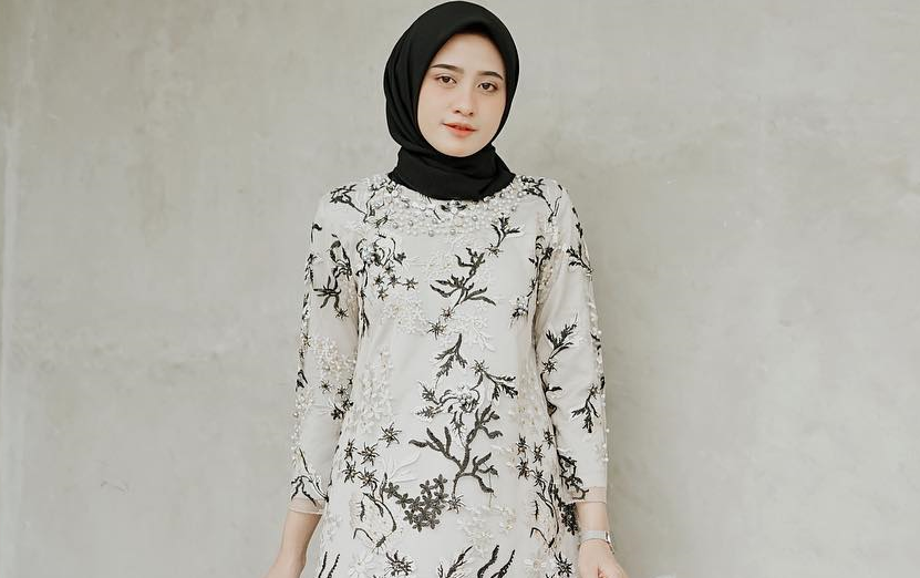 8 Cara Memadukan Motif Floral dalam Outfit Muslimah